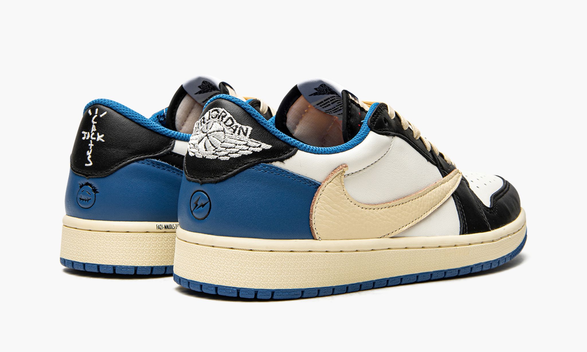 Shop Air Jordan 1 Low Travis Scott x Fragment Design at 3KICKS Dubai(02)